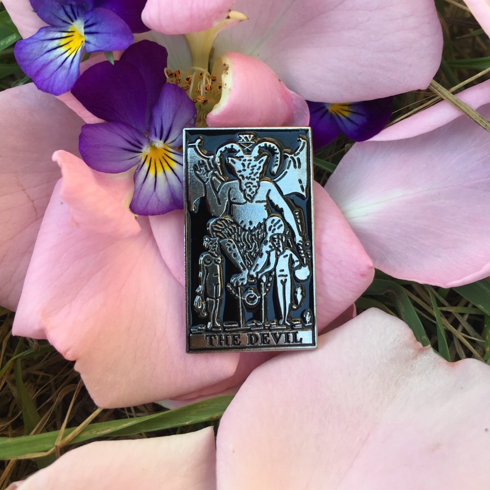 🦇 48HR SALE "The Devil" Tarot Card Enamel Pin - Picture 2 of 7
